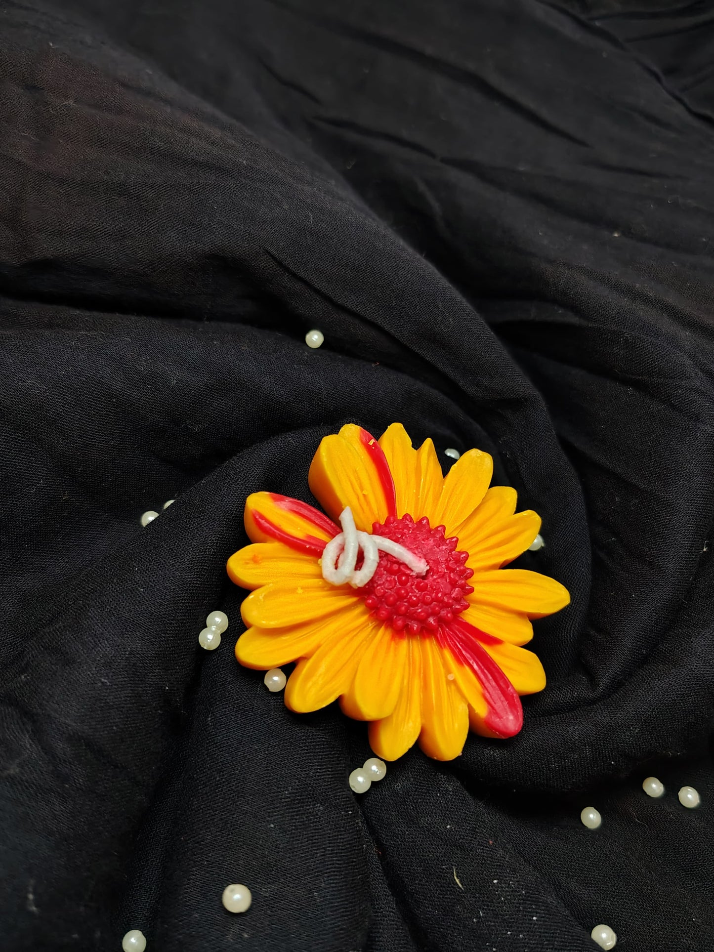 🌼 Daisy Floating Candle – Blooming Light, Floating Delight 🌼