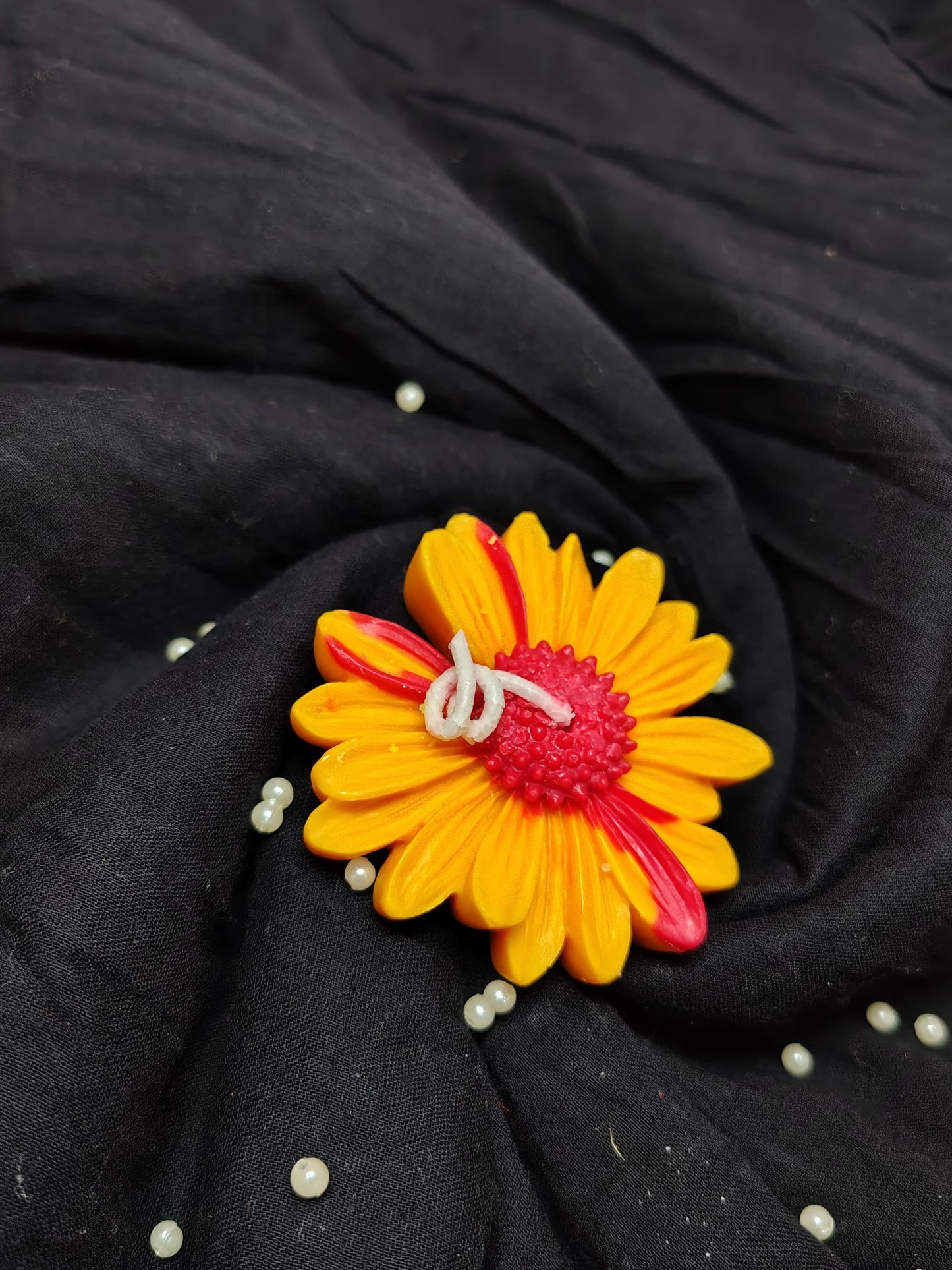 🌼 Daisy Floating Candle – Blooming Light, Floating Delight 🌼